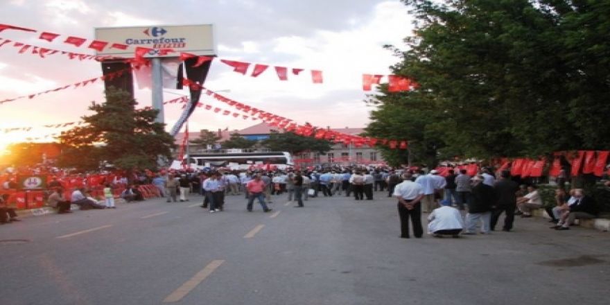 Erzurum'da sönük miting!