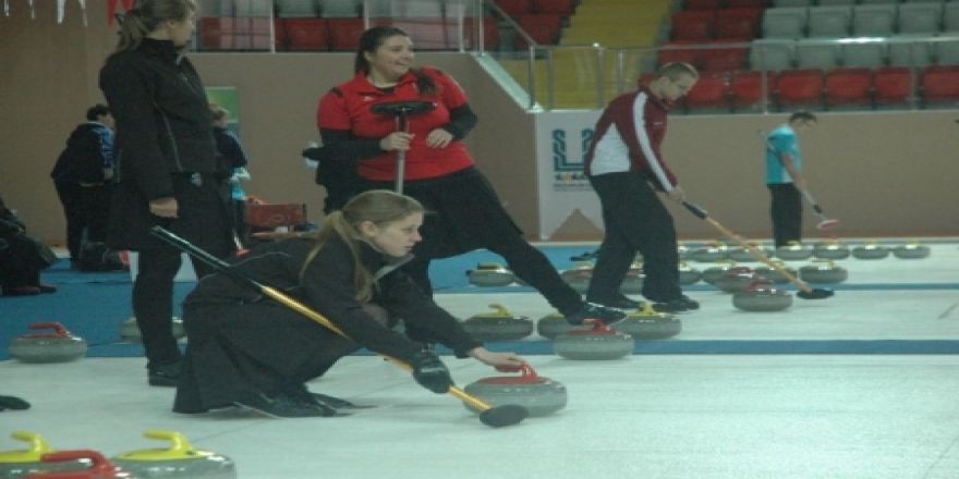 Öztürk'te Curling oynadı