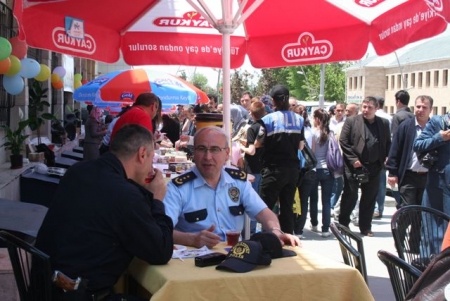 Polis eşleri harekete geçti! 1