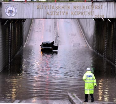 Erzurum yağmura esir oldu! 2