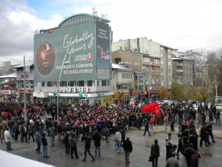 Onbinler meydana sığmadı 2