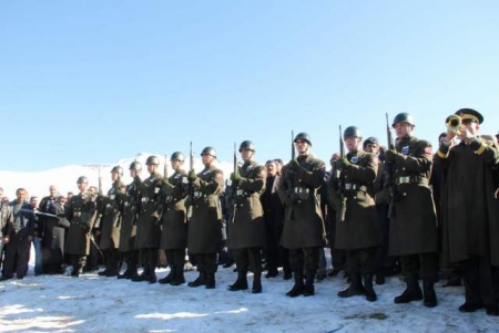 Erzurum şehidine ağladı! 7