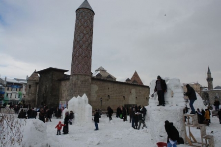 Erzurum'a geniş meydanlar gerekli 1