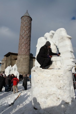 Erzurum'a geniş meydanlar gerekli 2