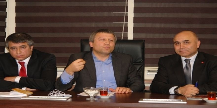 AKP'den Korkut'a Plaket