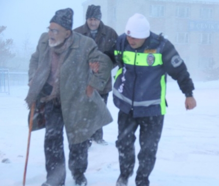 İmdada polis yetişti! 2