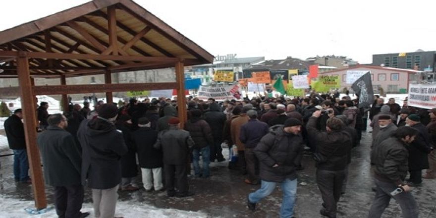 Namaz Sonrası Protesto