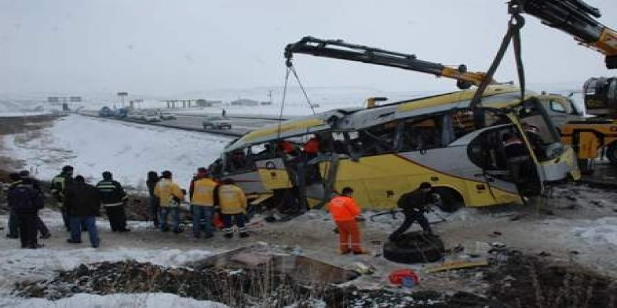 Pasinler'de 4 Ölü, 24 Yaralı