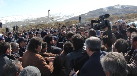 Polis ve İşçiler Arasında Arbede 6