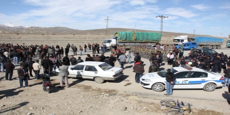 Polis ve İşçiler Arasında Arbede