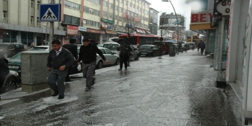 Bahar'da Dolu Sürprizi