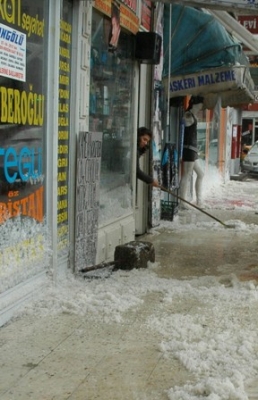 Yağmur ve Dolu Hayatı Felç Etti 5