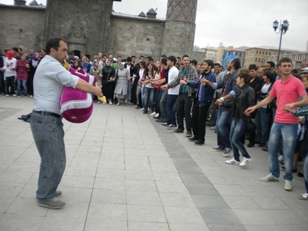 Yüzlerce genç etkinliğe katıldı! 17