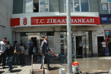 Banka Şubesine Molotoflu Saldırı 1