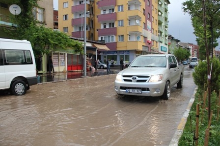 Oltu'da Şiddetli Yağış Hayatı Felç Etti! 2