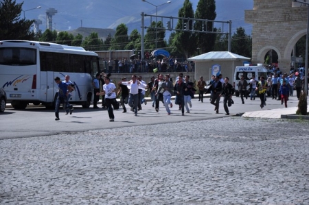 Biri bu rezaleti durdursun! 1