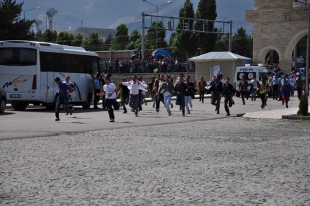 Biri bu rezaleti durdursun! 3