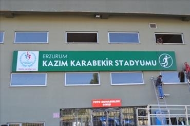 Stadın yeni tabelası asıldı! 1