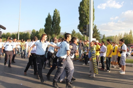 Karaborsacı ve polis arbedesi 3