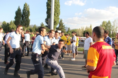 Karaborsacı ve polis arbedesi 4