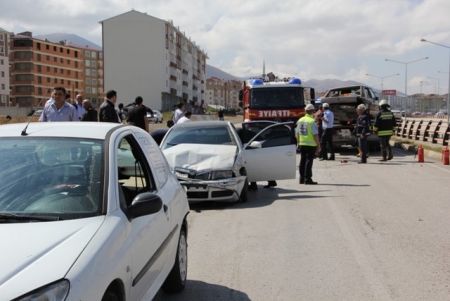 İki ayrı kazada 12 kişi yaralandı! 3