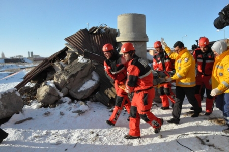 İki ambulans çarpıştı! 3