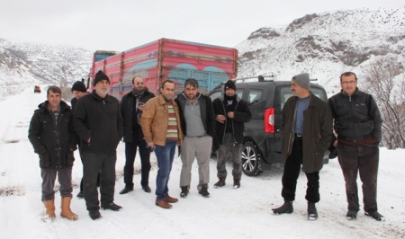 Erzurum'da kamyonlar yolda mahsur kaldı 2