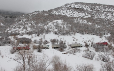 Erzurum'da kamyonlar yolda mahsur kaldı 3