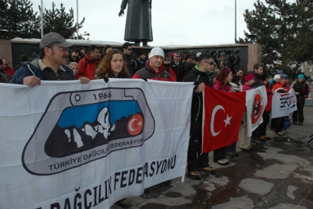 Dağcılar kış eğitimi için Erzurum'da 2