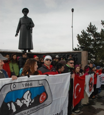 Dağcılar kış eğitimi için Erzurum'da 3