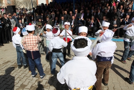 Akdağ, İspir'in kurtuluşuna katıldı! 5