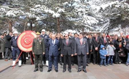 Azra'dan şehit babasına ziyaret 5