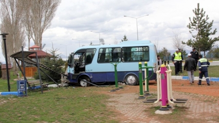 Erzurum'da trafik kazası! 8