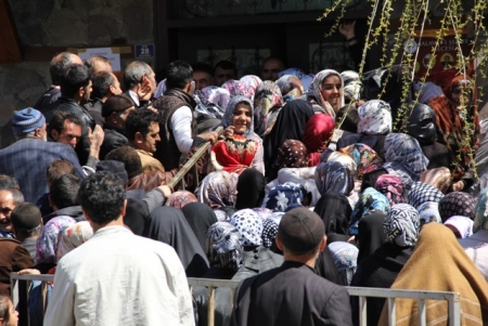 Erzurum'da bedava et izdihamı 2