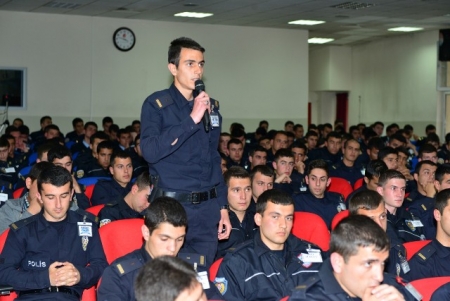 Korkut, polis adaylarıyla biraraya geldi 4