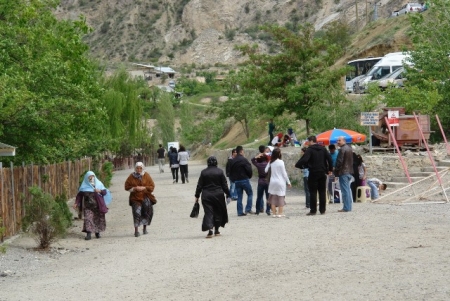 Tortum Şelalesi'ne ziyaretçi akını 8