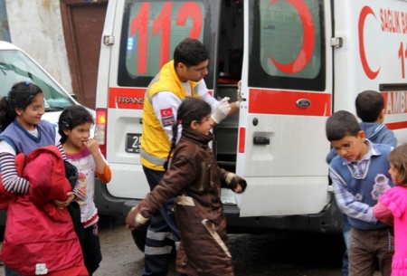 Çocuklarının gözü önünde bıçakladı 4