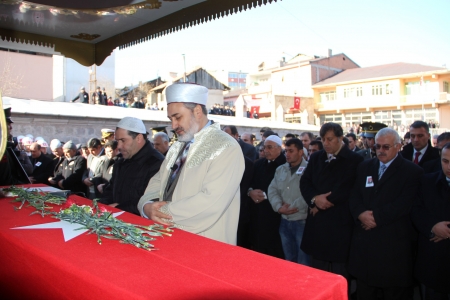 Şehidin cenazesi toprağa verildi 6