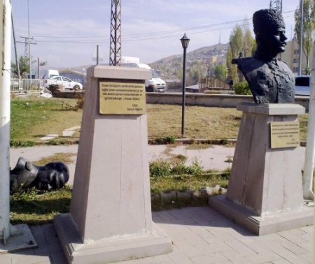 Erzurum'da Ata'ya saldırdılar! 1