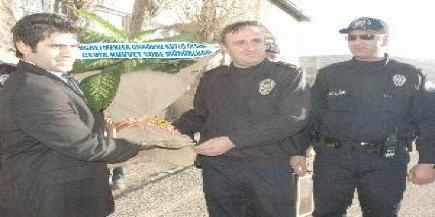 Polis sınıflara böyle girdi!..