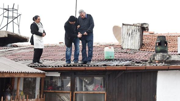 Özal'ın danışmanının oğlu kendini yakmaya kalktı