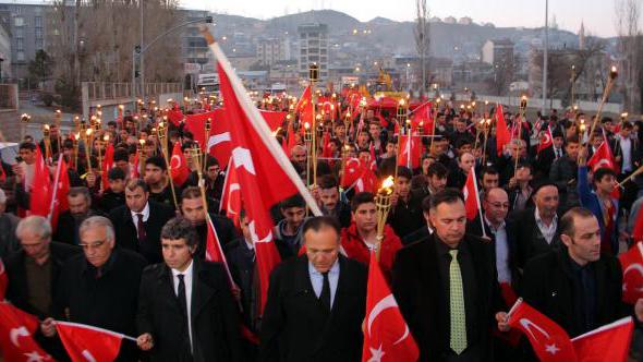 Oltu'da bayraklı fener alayı coşkusu