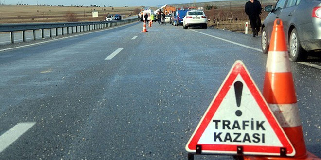 Erzincan'da Trafik Kazası: 15 Yaralı