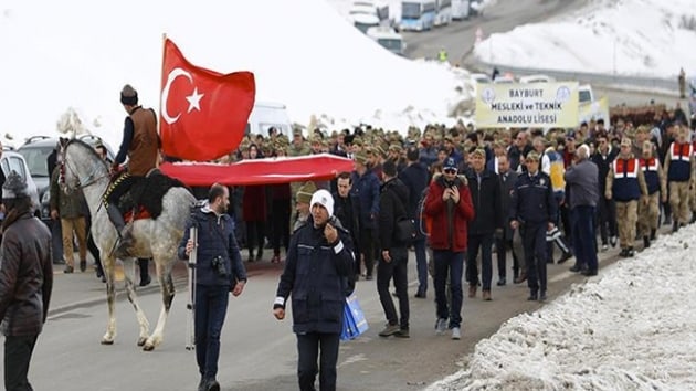 Kop Dağı'nda "Şehitlere Saygı Yürüyüşü"