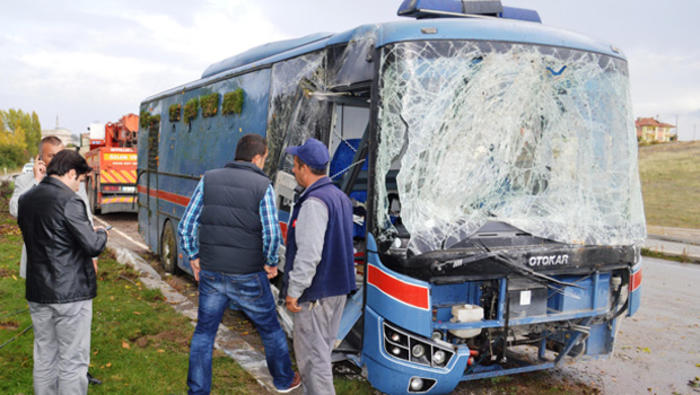 Cezaevi Aracı Kaza Yaptı: 5'i Asker 7 Kişi Yaralandı