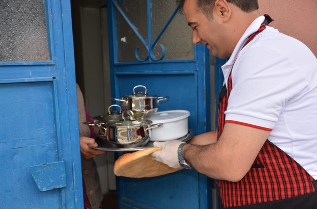 Aşkale Kaymakamlığı Ramazan’da kimsesizlerin kimsesi oldu