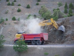 Doğu'da yollar genişliyor!..