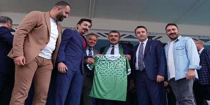 Bakan Tekin'e Tortumspor forması