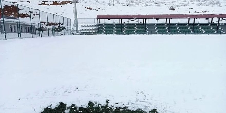 Tortum'da maç vardı, oynayacak saha yoktu!