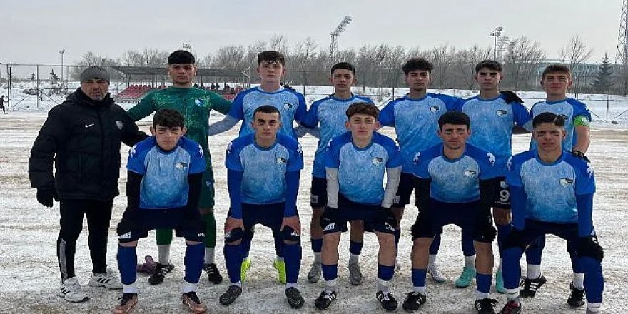 U 16'larda yüz güldürdü